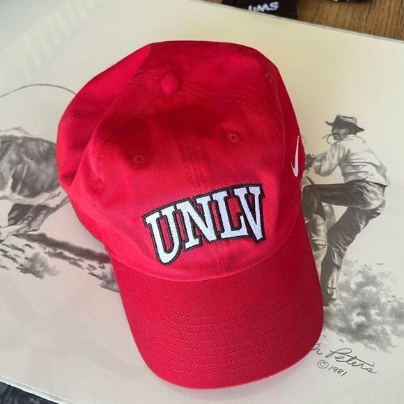 University Las Vegas Nike Red Sports Hat - Picture 1 of 4